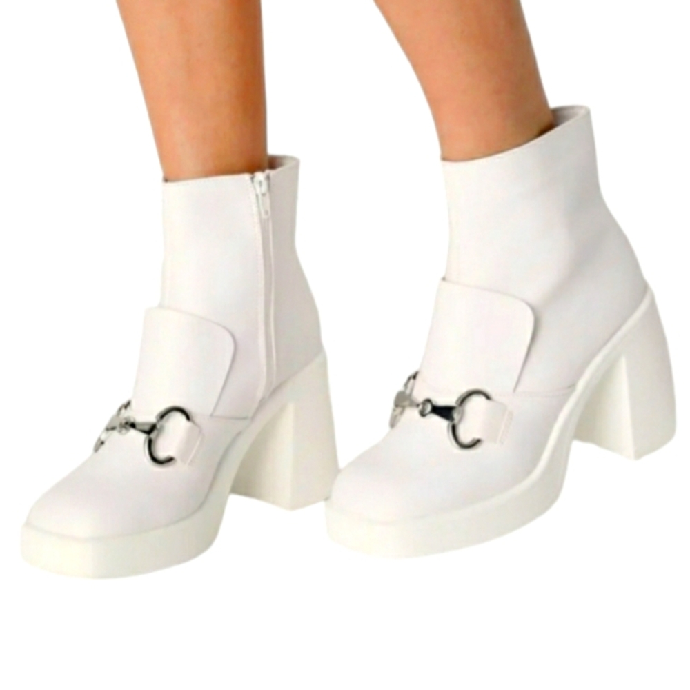 YOKI White K-Pop Ankle Booties NWOT size 6